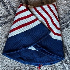 🎄Crown & Ivy Festive Knit Tree Skirt in Red, White & Blue! 48 inches!